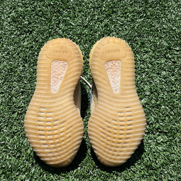 Yeezy Boost 350 V2 ‘MX Oat’
Size 5.5y
8/10 Condition No Box
Buy Now $110 - Picture 6 of 6